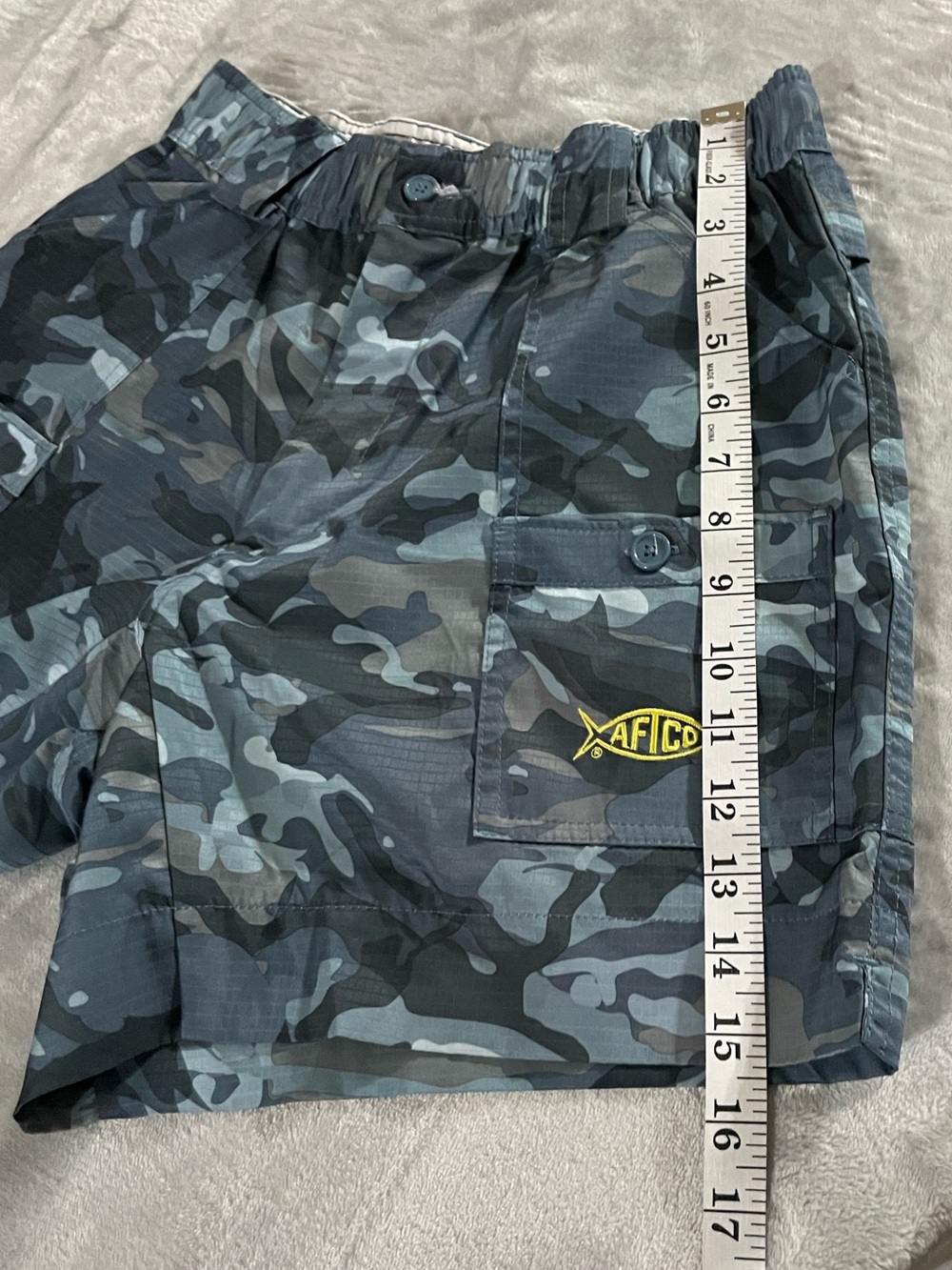 AFTCO Original Fishing Shorts blue camo print yellow logo on the cargo pocket - Picture 3 of 10